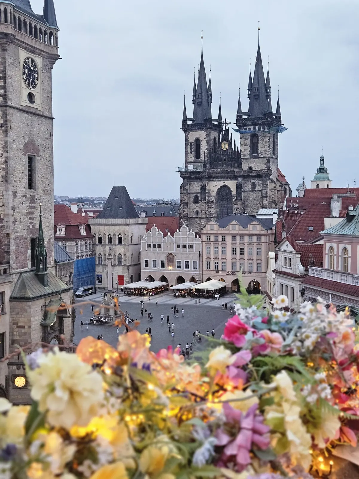 Rynek Staromiejski w Pradze z kościołem Marii Panny przed Tynem
